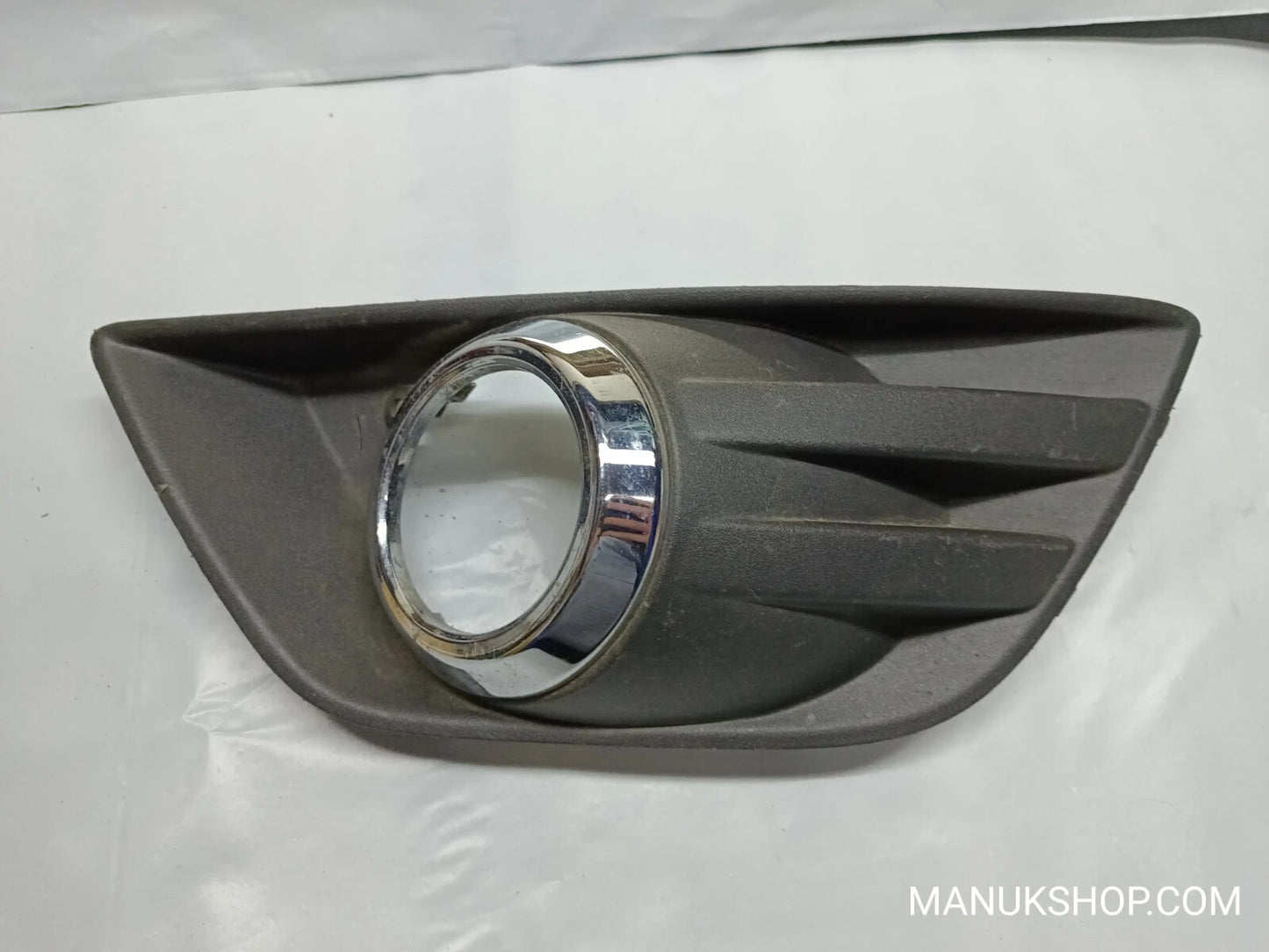Nebelscheinwerfer Verkleidung  Abdeckung Ford Kuga 8V4115B200A 8V41-15B200-A