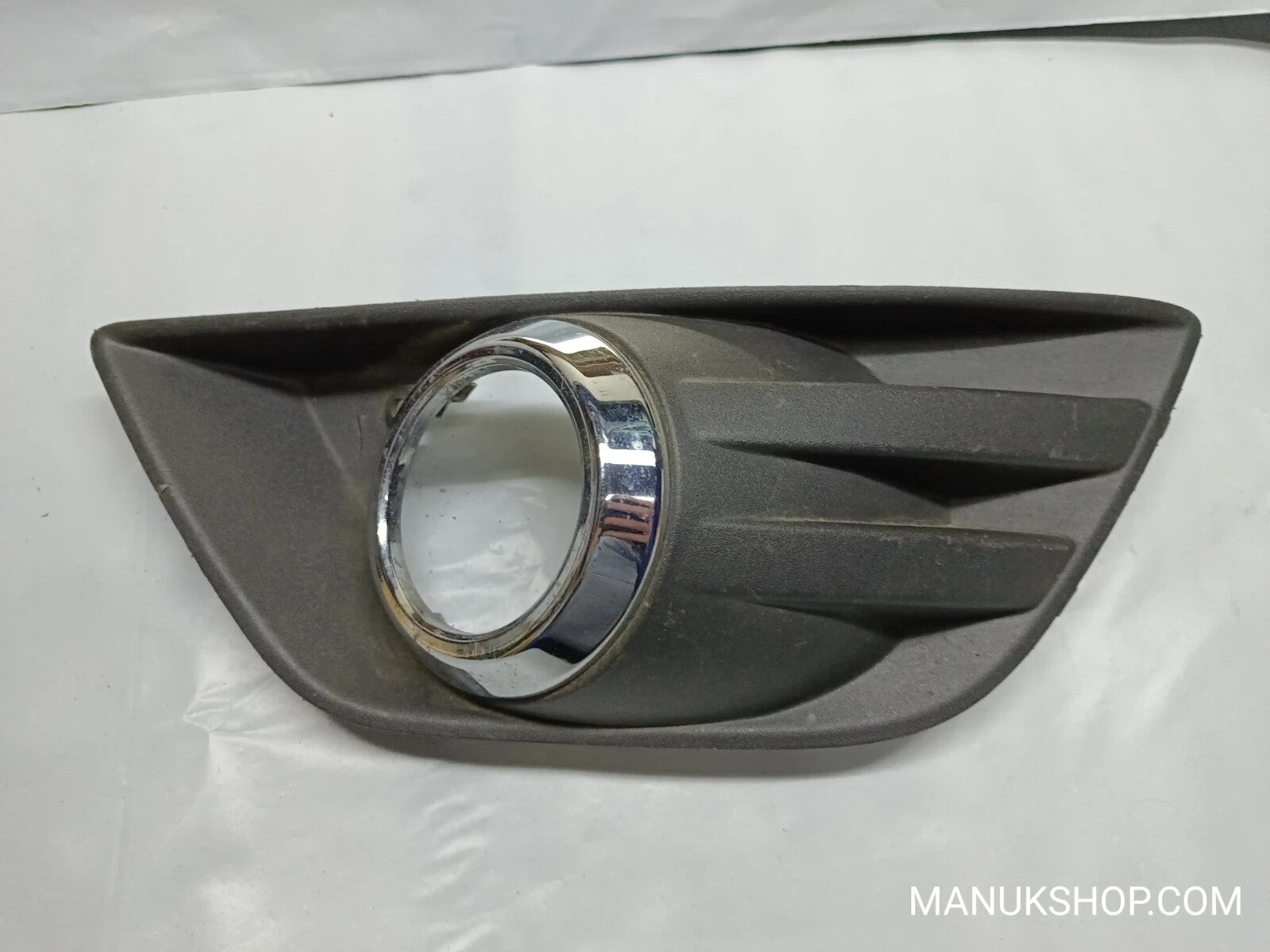 Nebelscheinwerfer Verkleidung  Abdeckung Ford Kuga 8V4115B200A 8V41-15B200-A