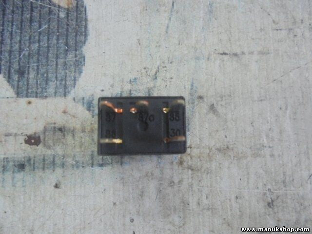 Relais Opel Astra J Zafira C 2010 GM 13500128