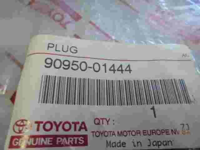 Plug / Lexus LX470 SC300 SC400 Toyota 9095001444 90950-01444