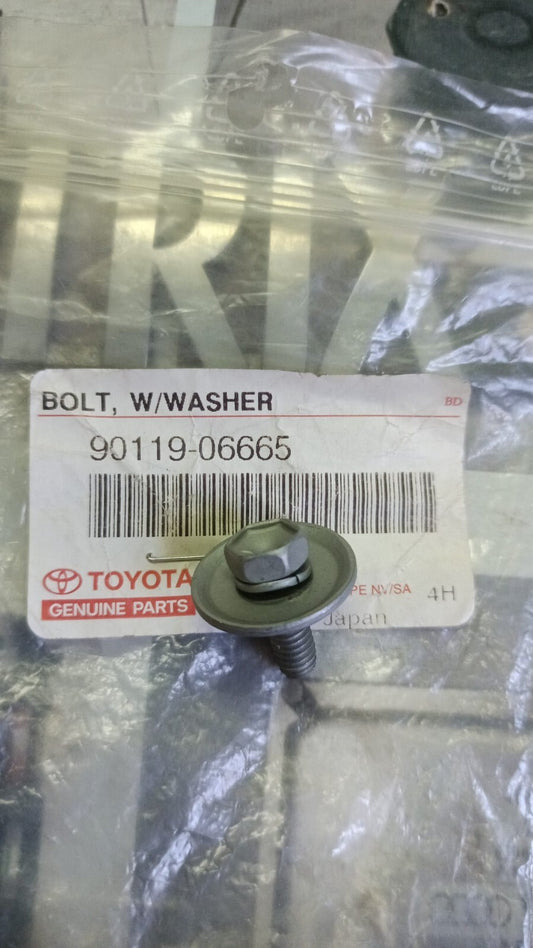 Bolt W/ Washer . Toyota Avensis II Camry Solara Carina 9011906665 90119-06665