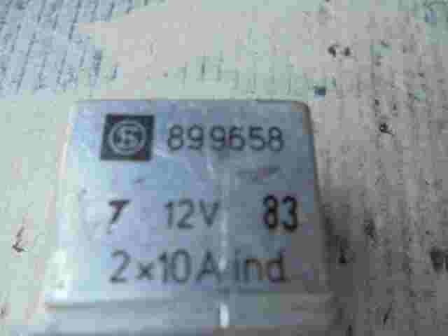Relais BMW E30 1373913 1 373 913 899658 89 96 58 12V