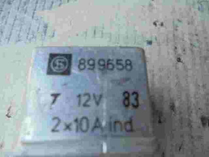 Relais BMW E30 1373913 1 373 913 899658 89 96 58 12V