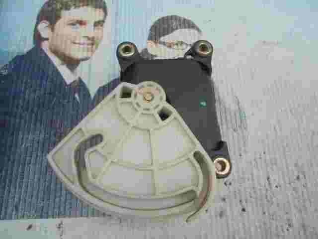 Stellmotor Heizung VW Passat Audi A4 8D1820511E BOSCH 0132801115 700015693F00