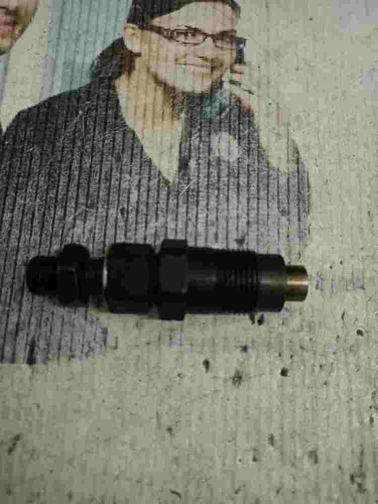 Einspritzdüse injektor Toyota Land Cruiser 90 3.0 TD 00121 0012 1 ZEXEL