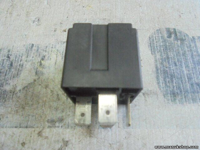 Relais  Iveco 2991712 698.11