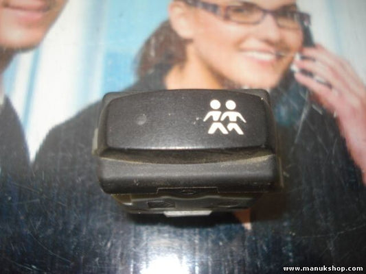 Schalter Renault Laguna 8200025895 2808201 28082 01 307799A
