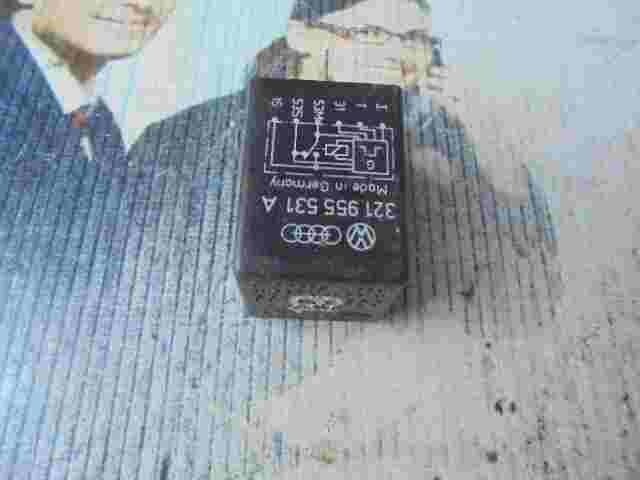 Wischer relais VW Passat Golf IV Nr.19 321955531A HELLA 5WG00362000