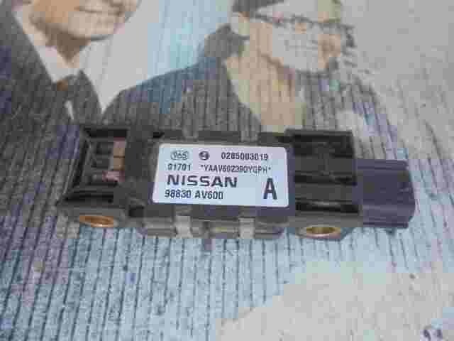 Airbagsensor Airbagsteuergerät Primera P12 98830AV600A YAAV602390YQPH 0285003019
