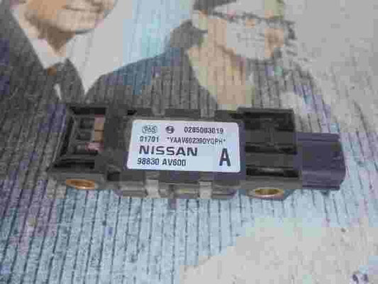 Airbagsensor Airbagsteuergerät Primera P12 98830AV600A YAAV602390YQPH 0285003019