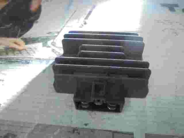 Spannungsregler  FYM 125 SMDT125W-1 060401 1007
