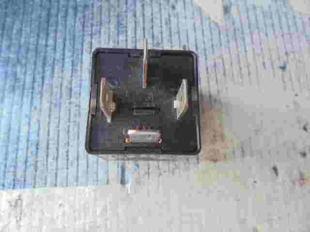 Kraftstoffpumpenrelais VW Seat Audi 4H0951253A V23136B0006X080 Nr.645