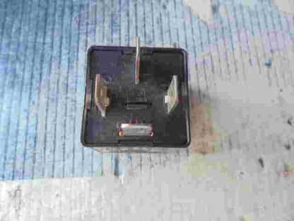 Kraftstoffpumpenrelais VW Seat Audi 4H0951253A V23136B0006X080 Nr.645