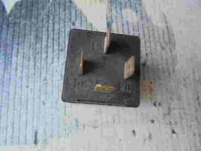 Kraftstoffpumpenrelais VW Volkswagen Golf Jetta 191919376 191 919 376 Nr.43