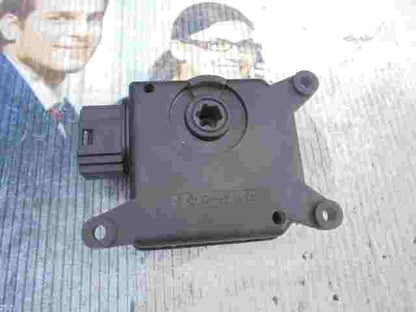 Stellmotor Heizung Peugeot 307 Citroen C4 309370600C BEHR C89689013548