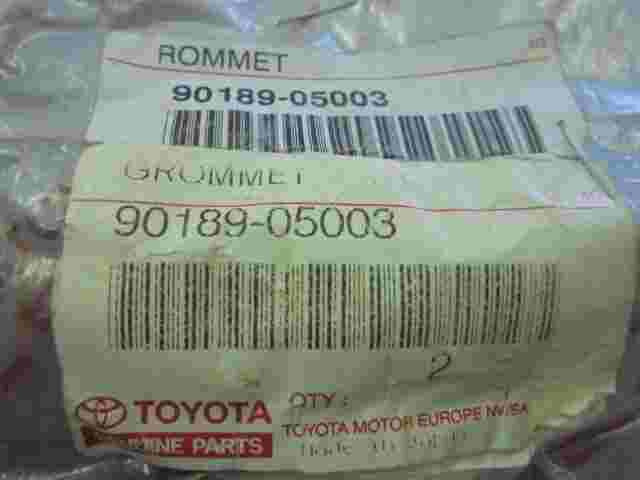 Grommet / Toyota CT 200H Camry Lexus GS350 9018905003 90189-05003