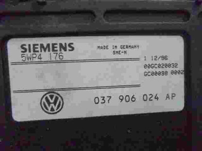 Motorsteuergerät VW Passat Golf Seat Toledo 037906024AP SIEMENS 5WP4176