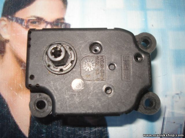Stellmotor Heizung Mercedes-Benz W220 S 400 38236UA14 38236 UA 14 BEHR EAM501