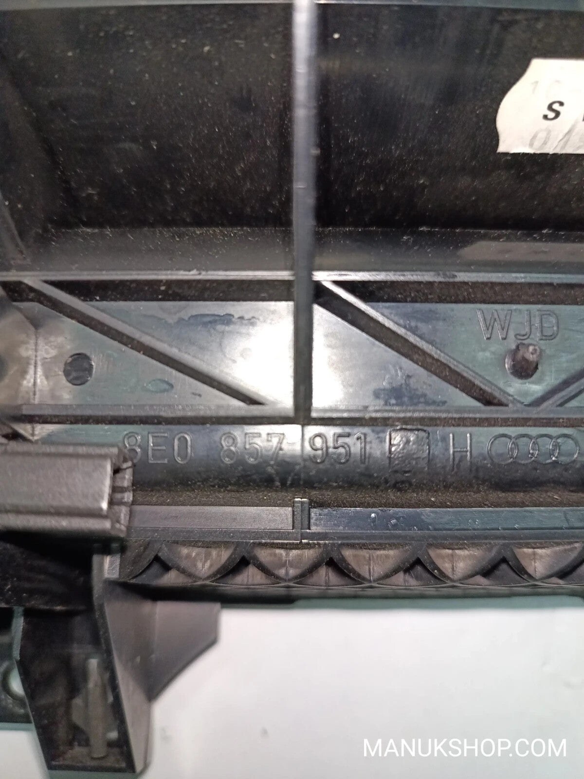 Aschenbecher Audi A4 8E B6 B7 8E0857951H 8E0 857 951 H