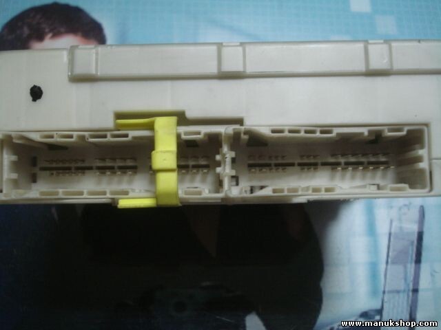 Sicherungskasten Dash Links Lexus 220D IS S-B 8273053050 7F19-0133 8267253060