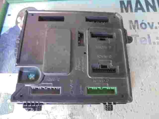 Sicherungskasten Renault 284B17882R Continental S180098101 BCM X95