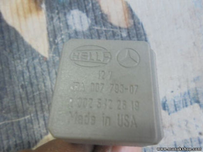 Batterie Trennrelais Mercedes-Benz Sprinter A0025422619 HELLA 4RA00779307