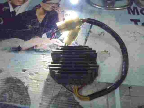 Spannungsregler Suzuki GS Daelim S3 125 3080 RS21 3080-RS21 1C1597
