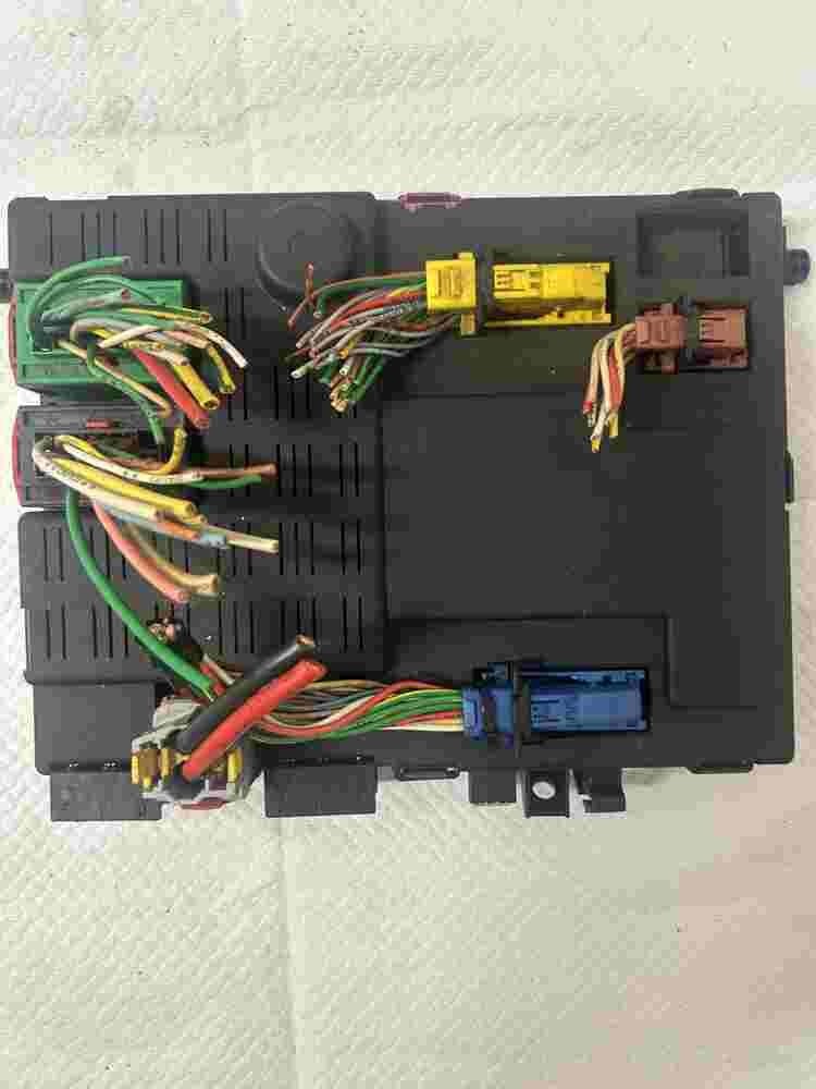 Sicherungskasten Peugeot 206 Partner Xsara Berlingo 9642409480 73005812 02144N