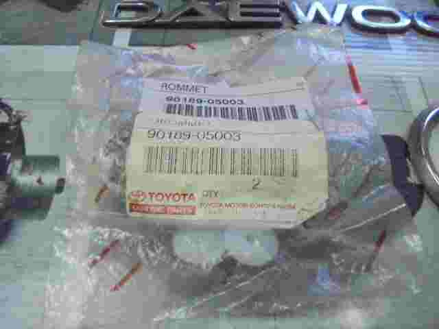 Grommet / Toyota CT 200H Camry Lexus GS350 9018905003 90189-05003
