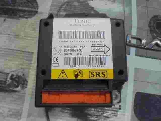 Airbagsensor Airbagsteuergerät  Peugeot 607 9643869780 B9 Temic L2T1E04B243