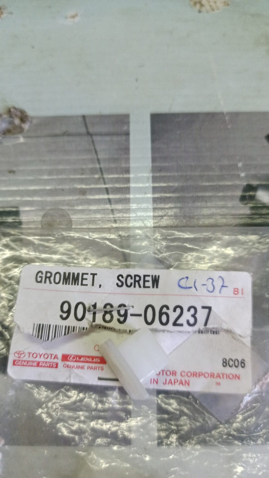 Screw Grommet Toyota Auris Corolla Carina Lexus LS 500h RX 350 9018906237
