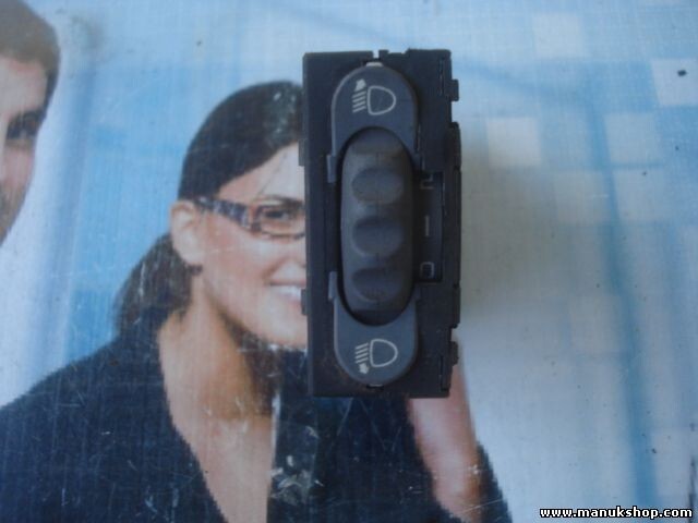 Warnblinkschalter Renault Clio II 7700410134