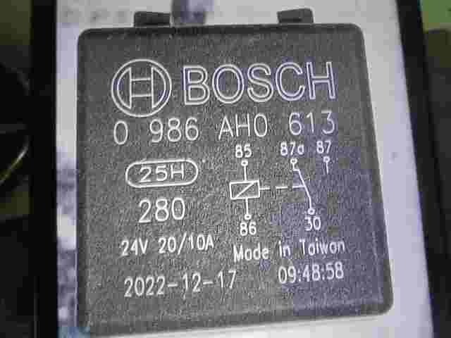 Kraftstoffpumpenrelais  Iveco Man Scania DAF BOSCH 0986AH0613 0 986 AH0 613 24V