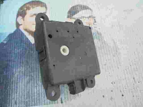 Stellmotor Heizung Nissan Almera Tino 3027030840 30270 30840 040805
