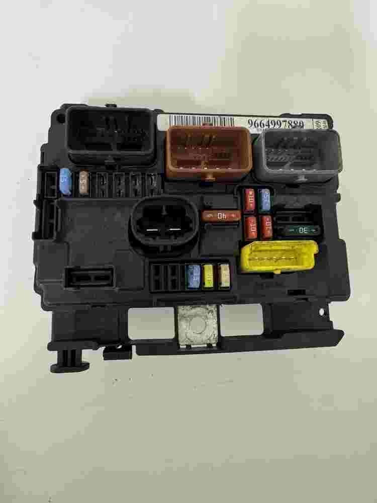 Sicherungskasten Peugeot 207 Citroen Picasso 9664997880 96 649 978 80 BSM00R09
