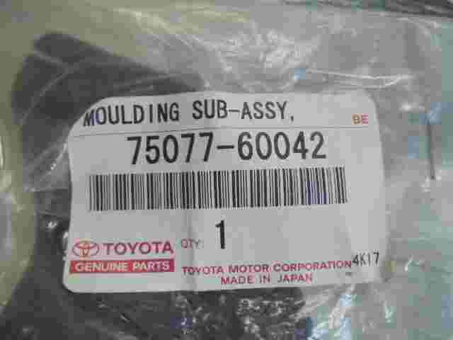 Sub Assembly Rear Door Molding  Toyota Land Cruiser (120) Prado 7507760042