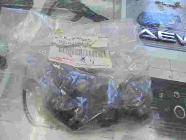 1 stuck Nut Hub W/ Washer / Toyota 4 Runner Hilux  PickUp 9094201077