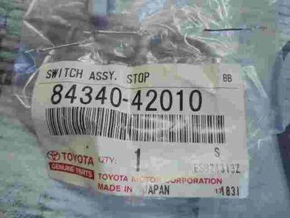 Bremslichtschalter  Lexus Toyota Land Cruiser Celica Corolla RAV4 8434042010
