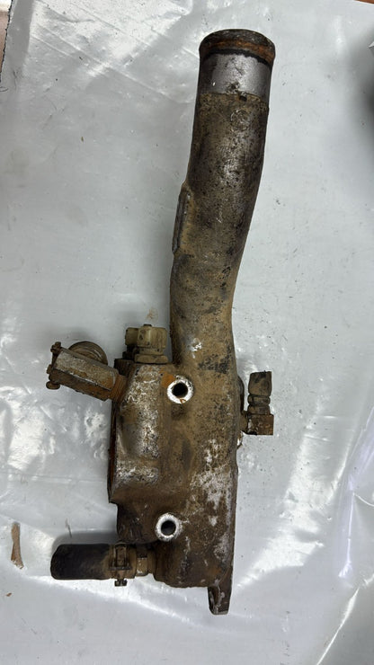 Thermostatgehäuse Nissan Terrano Ford Maverick 2.7 TD 11061G2400 11061-G2400