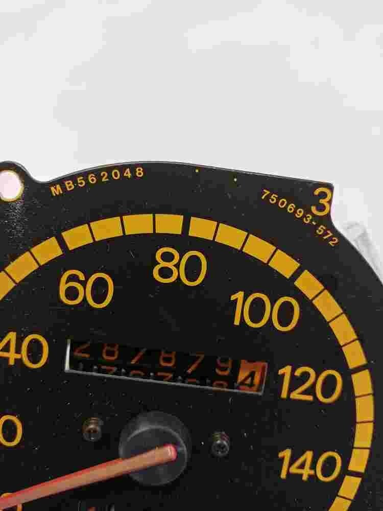 Tachometer Mitsubishi Pajero Montero km/h 287879 MB562048 750693572 750693-572