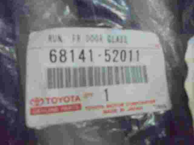 Run Front Door Glass RH  Toyota Echo 6814152011 68141-52011