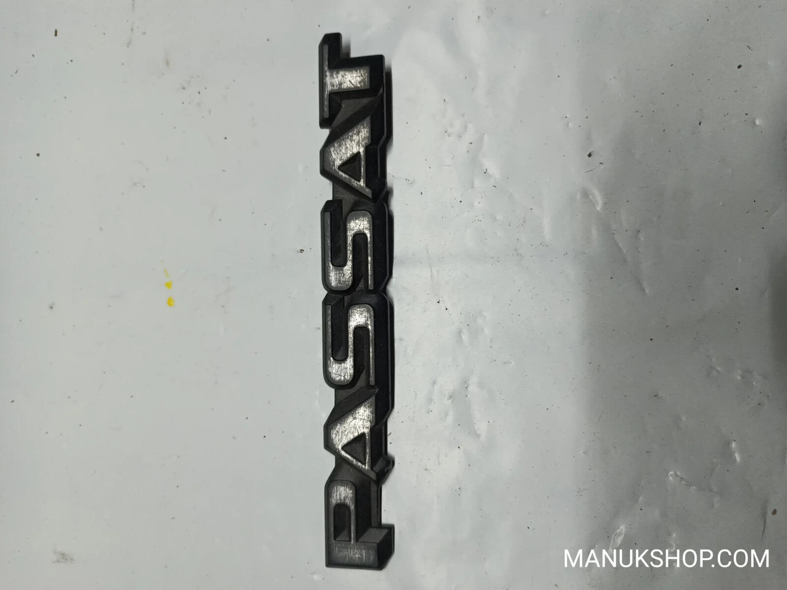 Emblem VW Volkswagen Passat 32B US3 321853687BS 321 853 687 BS 18.5cm.