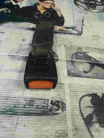 Gurtschloss Gurtschnapper hinten recht Nissan Ford II R20 888420F010 88842-0F010