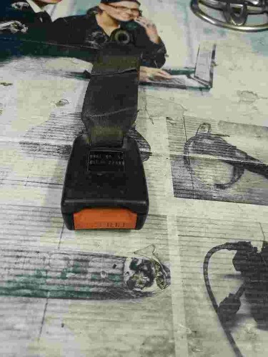 Gurtschloss Gurtschnapper hinten recht Nissan Ford II R20 888420F010 88842-0F010