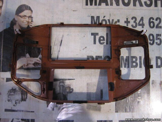 Mittelkonsole Mitsubishi Pajero MR456373 MR 456 373 MR.456.373 MR402666