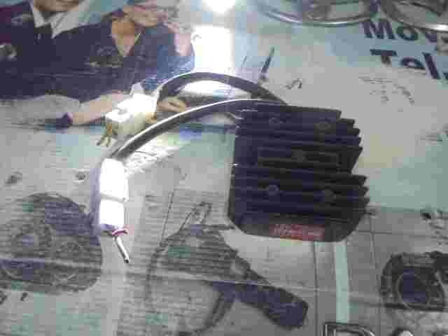 Spannungsregler Kymco Quannon 125 Downtown 125 12V D406 REG37K LEA5 081114