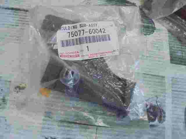 Sub Assembly Rear Door Molding  Toyota Land Cruiser (120) Prado 7507760042