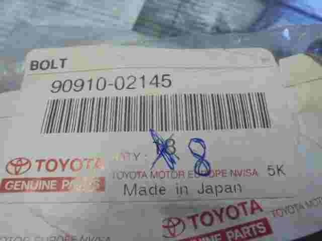 1 stuck Bolt Cylinder Head Set  Toyota Hilux Land Cruiser 9091002145 90910-02145