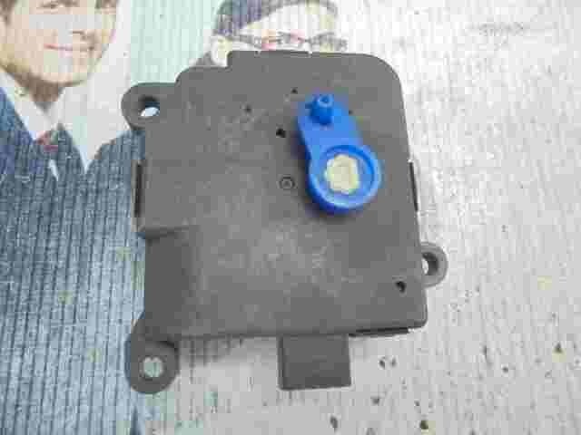 Stellmotor Heizung  Citroen Berlingo Peugeot Partner 030553W VALEO 12VTGK 12V