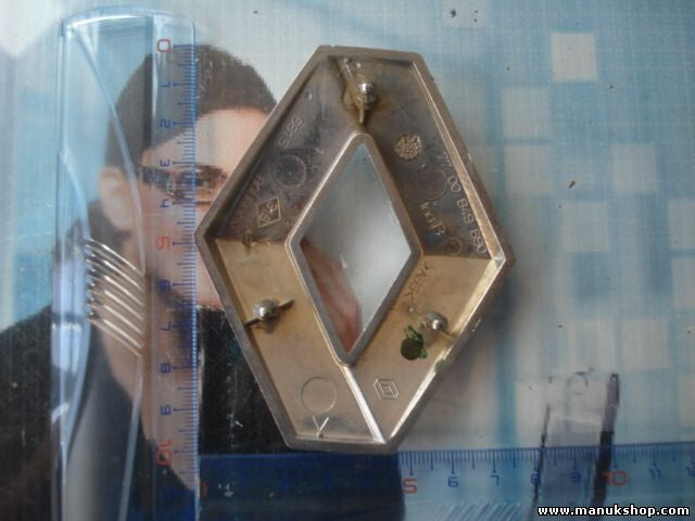 Emblem Logo Renault Mégane Clio 7,5 cm. 9,5 cm.